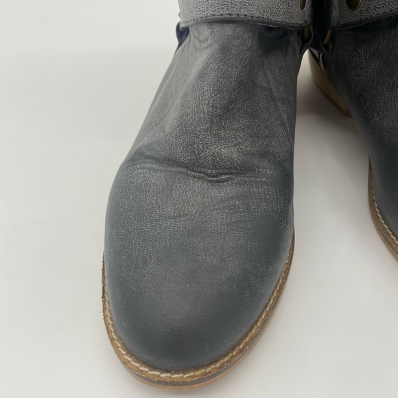 Very Volatile Gray Distressed Tall Boots - Picture 5 of 9